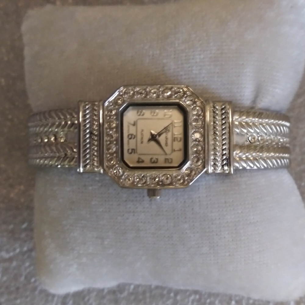 😍 Geneva Platinum Bracelet Watch